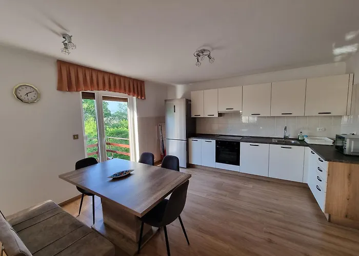 Pri Stari Murvi * Vogrsko